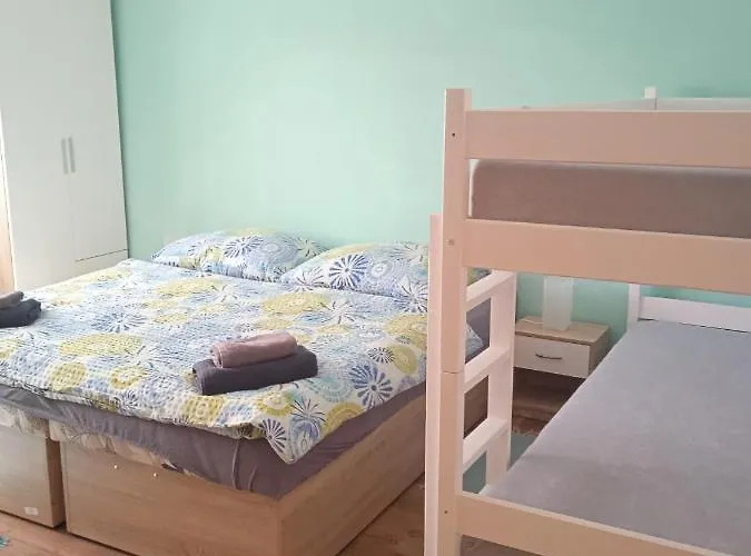 Apartmanove Laumar アパート ブゼネツ